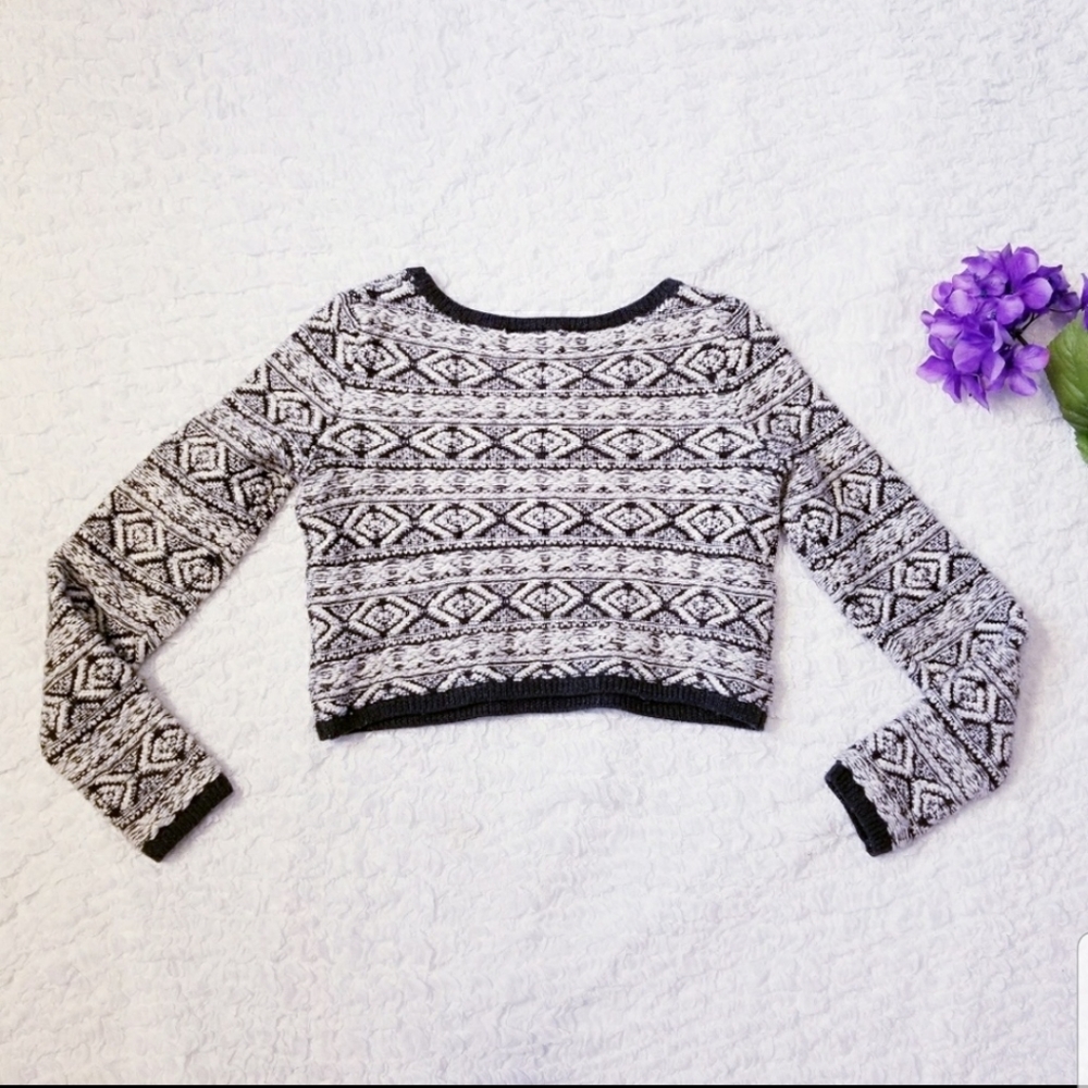 Anthro Crop knit Sweater in Grey & White